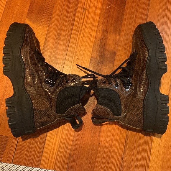 Brown snakeskin hiking boots - Picture 4 of 6